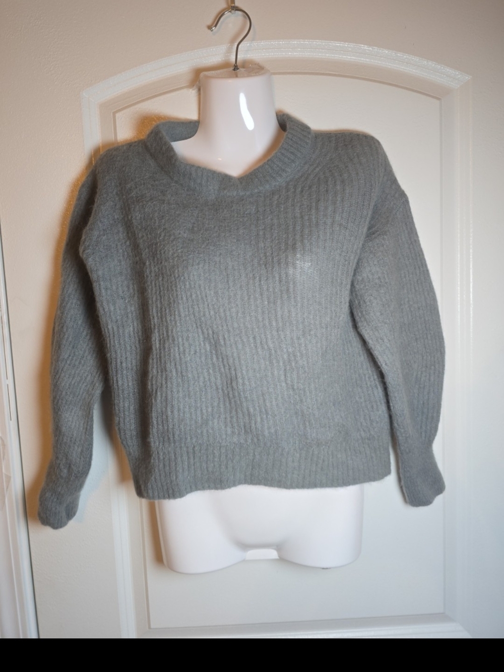 Everlane Light Gray Ribbed Crewneck Sweater xs